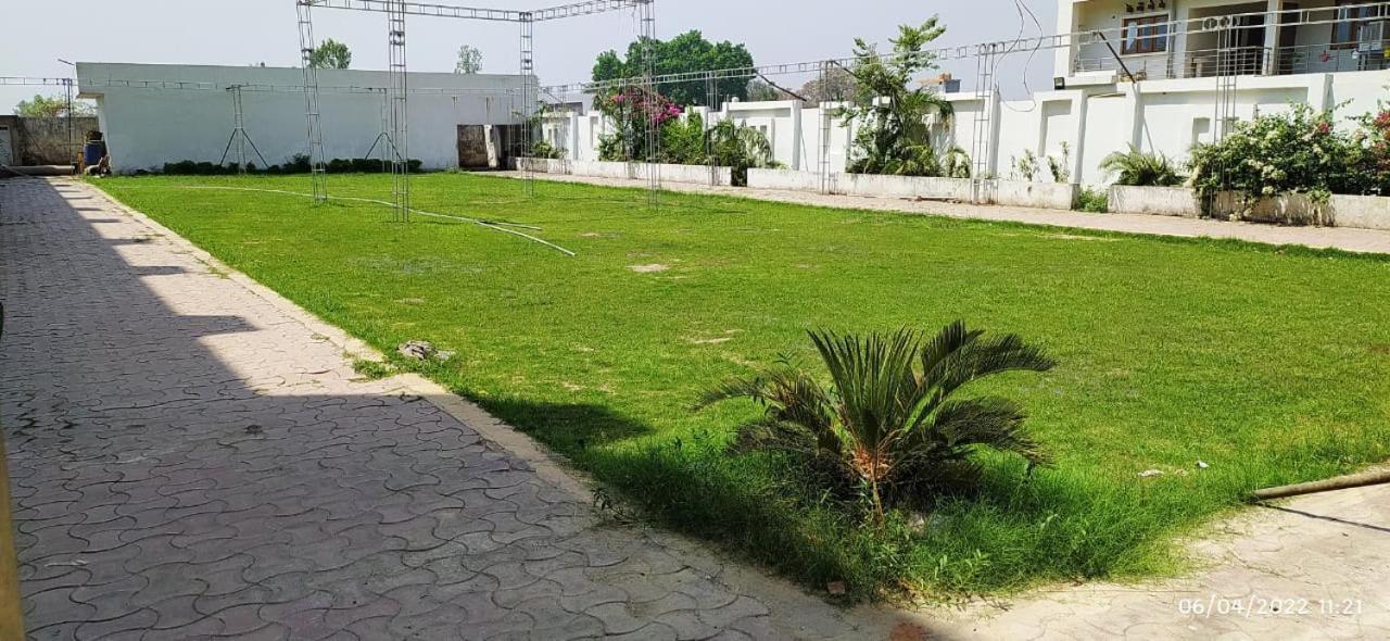 Bhagwan Hotel Gonda Zewnętrze zdjęcie